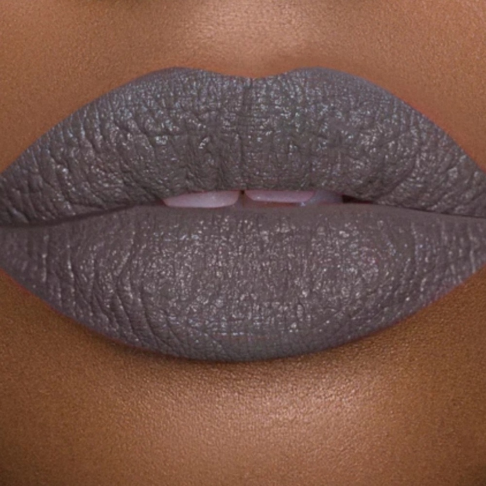Jeffree Star Velvet Trap Lipstick Gravedigger